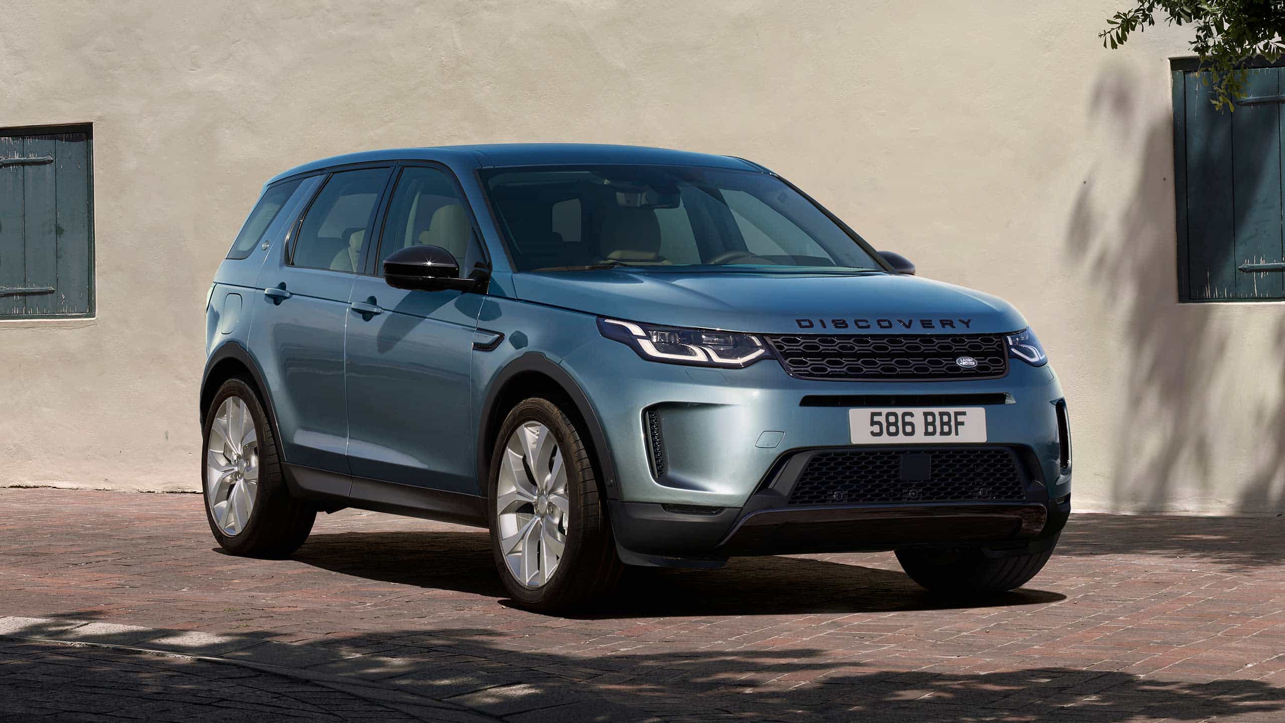 Discovery Sport in blue